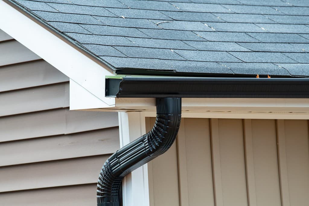 5 Safety Tips to Clean Your Gutters and Avoid Disaster