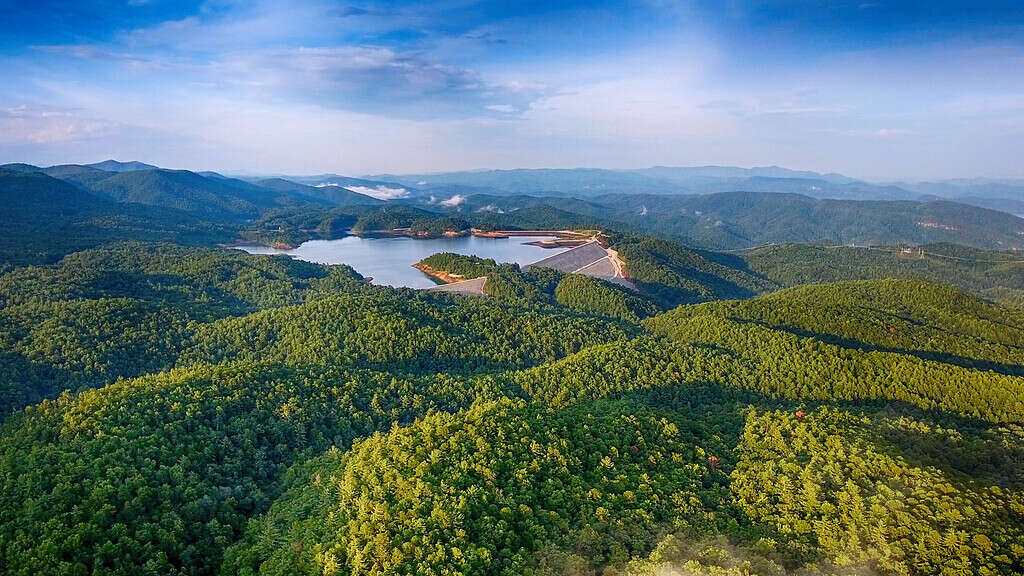 Remote lakes in south carolina to fish and swim