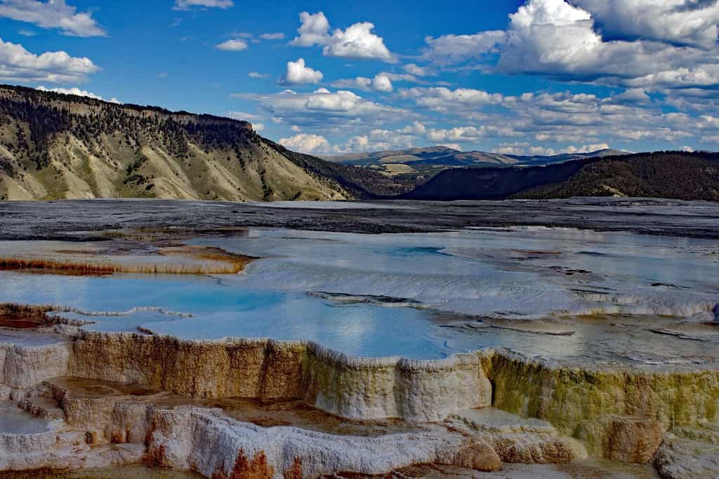 Best Places to Stay Outside of Yellowstone National Park