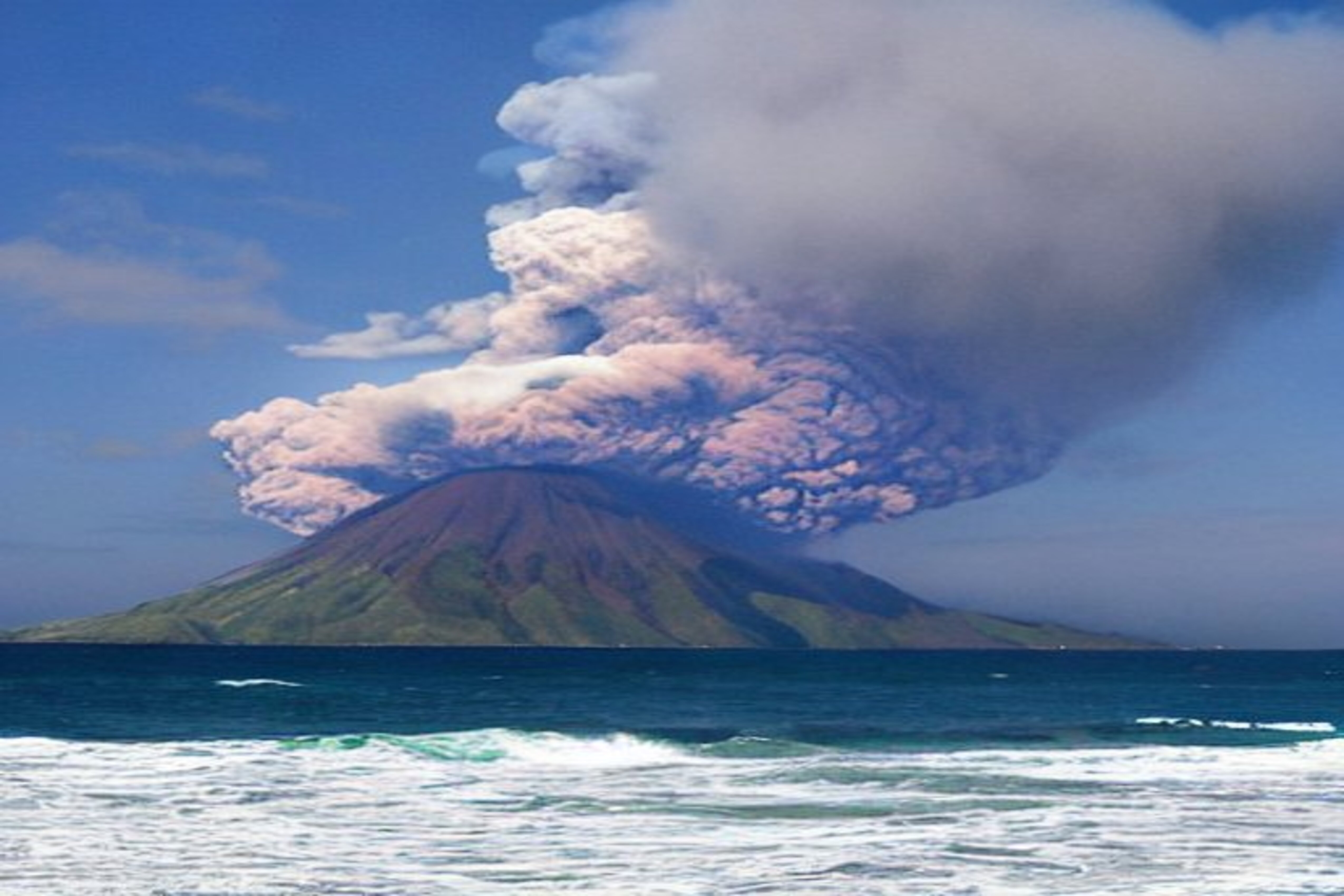 Discover the 10 Largest Volcanoes in Russia