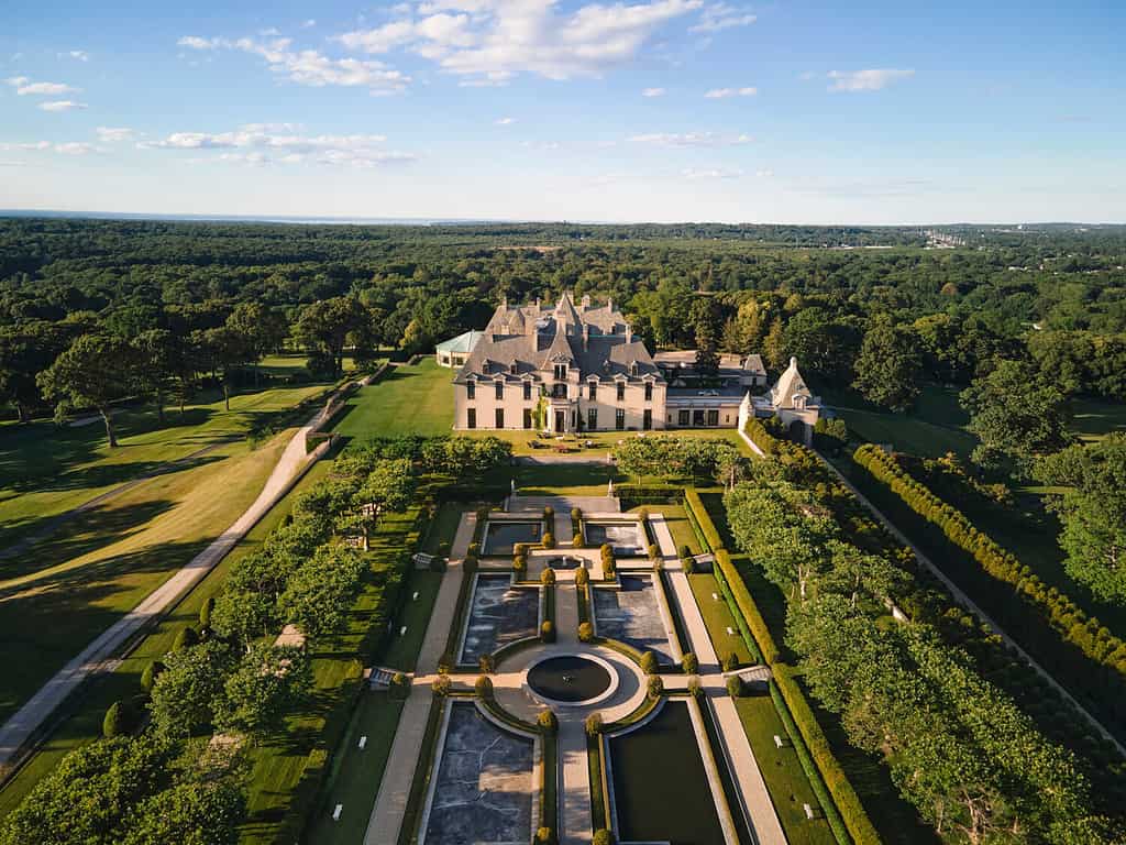 Discover the Largest House in New York And Just How Big 110,000 Square Feet Really Is