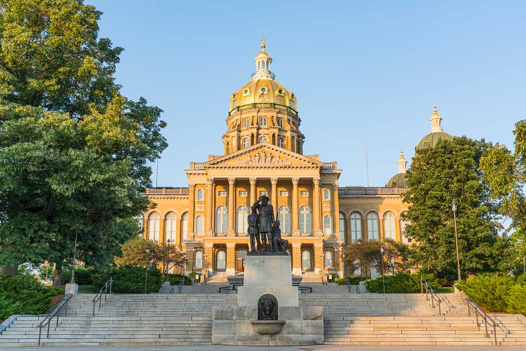 Discover the Largest Cities in Iowa (By Population, Total Area, and Economic Impact)