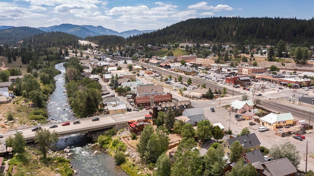 6 Must-Visit Towns Near Lake Tahoe