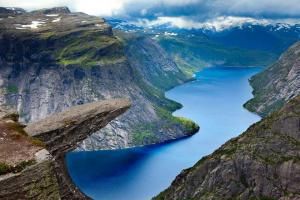 Trolltunga travel guide