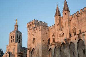 Palais de Papes travel guide