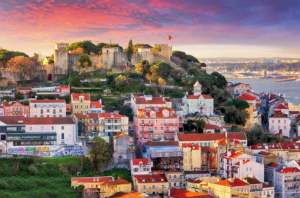 14 Reasons American Retirees Are Flocking to Portugal