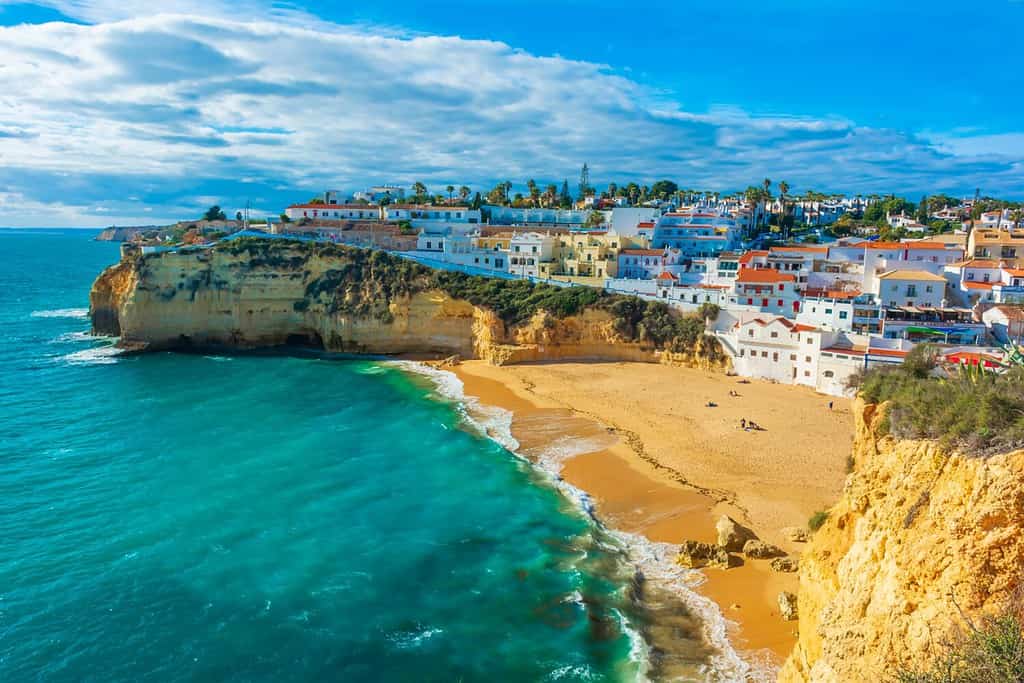 14 Reasons American Retirees Are Flocking to Portugal