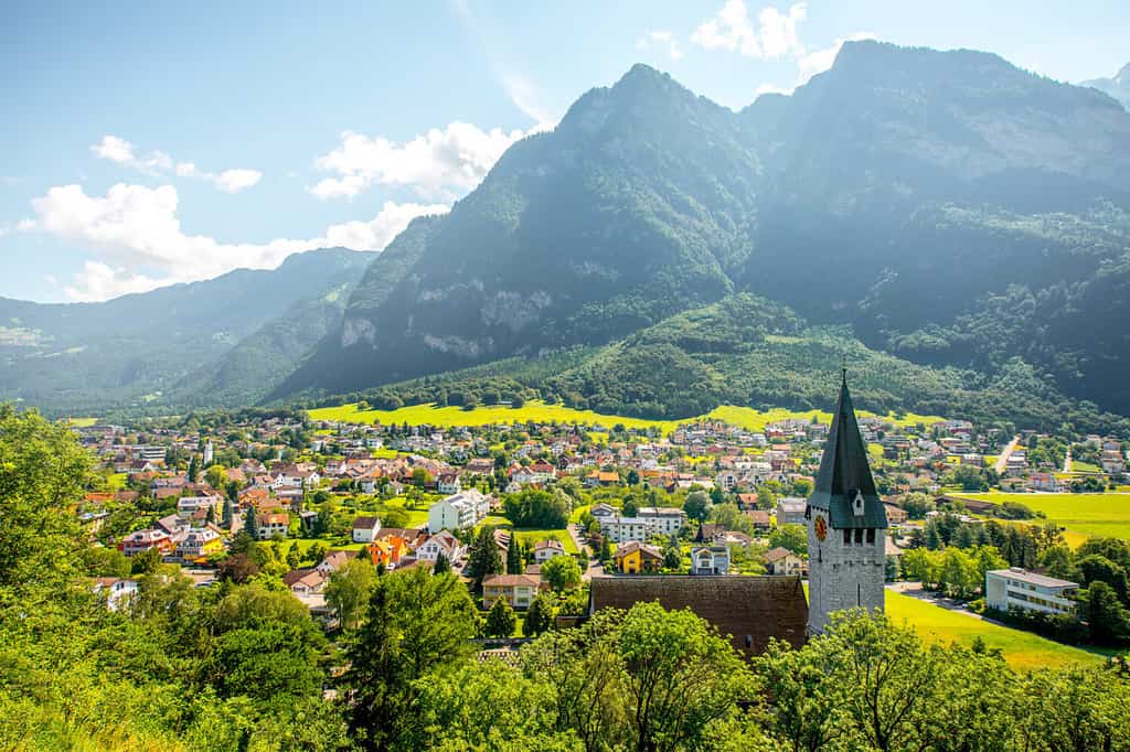 The 5 Countries That Share a Border with Switzerland