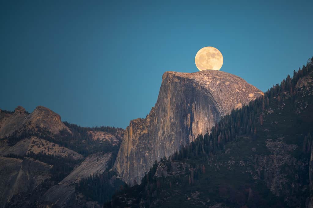 Where Does The John Muir Trail Start and End?