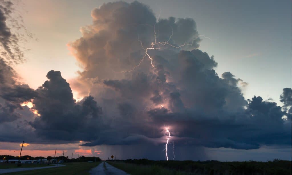 3 Ways To Tell How Far Lightening Is Away From You