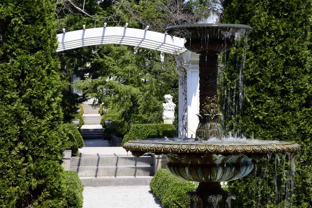 The 12 Best Botanical Gardens in Indiana