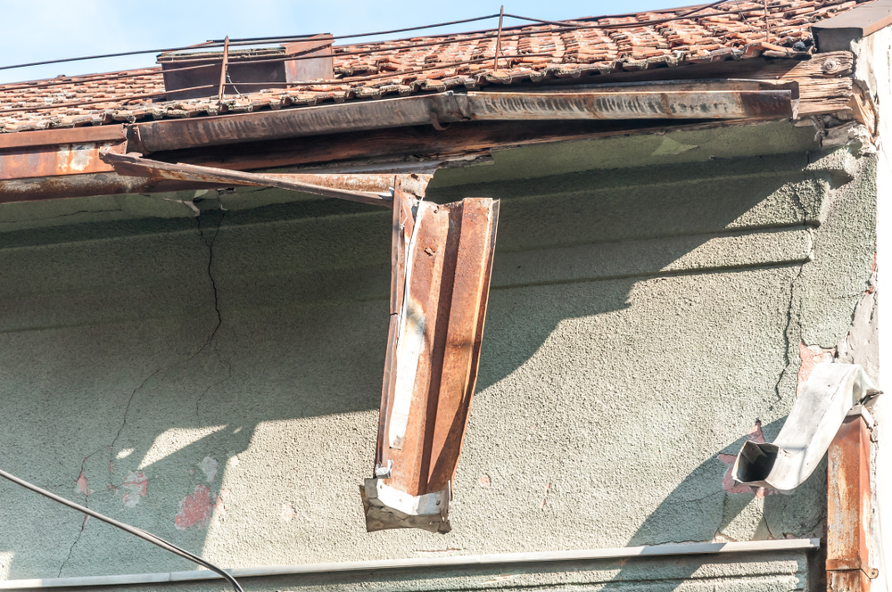 7 Reasons You Should Avoid Vinyl Gutters At All Costs