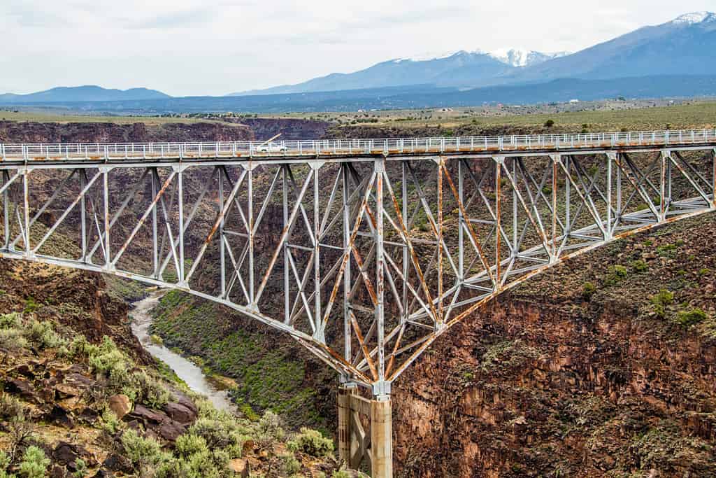 The 5 Best and Most Thrilling Bungee Jumping Spots in the U.S.