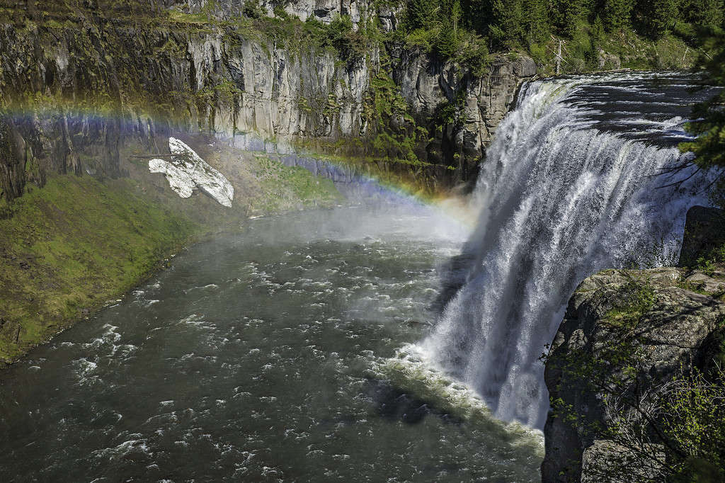 Discover the Smallest Town in Idaho - Everyone Could Fit On a Couch