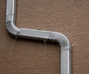 7 Reasons You Should Avoid Vinyl Gutters At All Costs