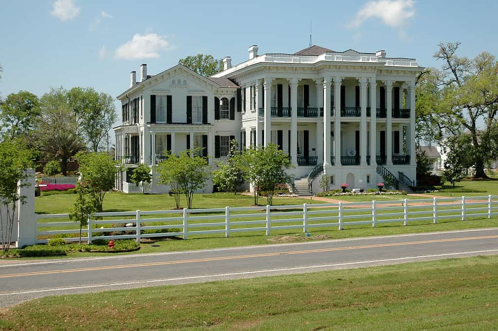 The 10 Most Haunted Places In Louisiana