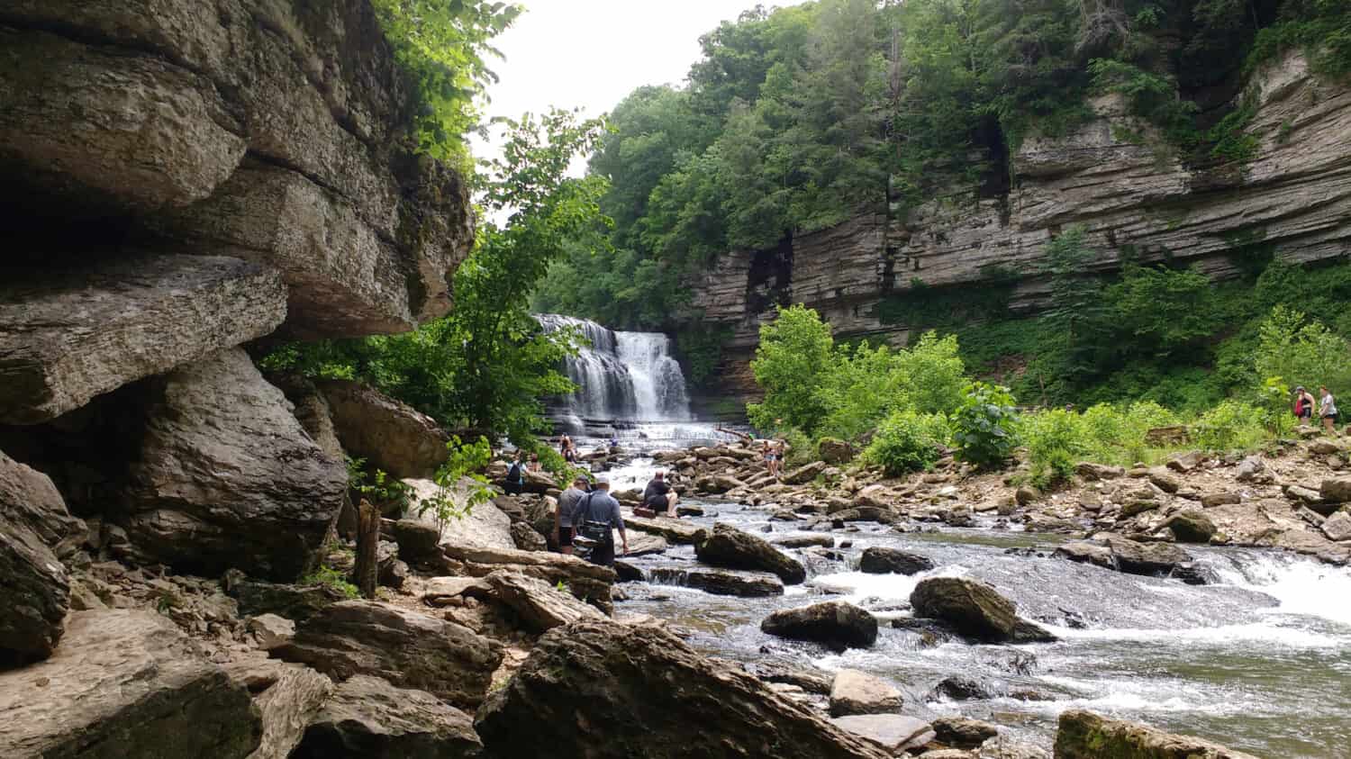 Discover Cummins Falls – One of Tennessee's Most Picturesque Waterfalls