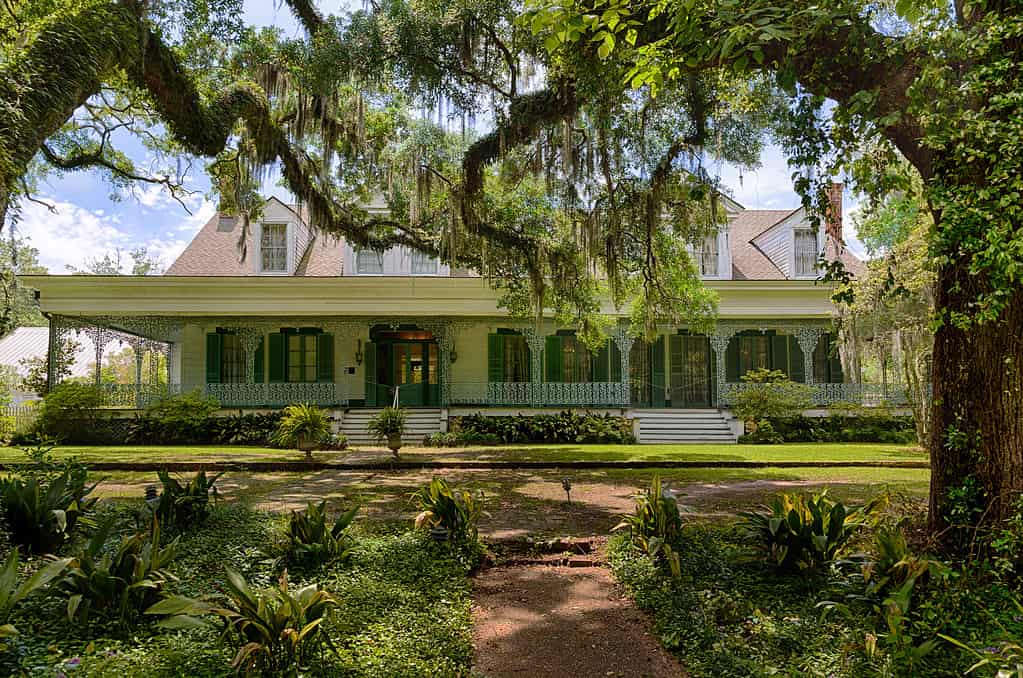 The 10 Most Haunted Places In Louisiana