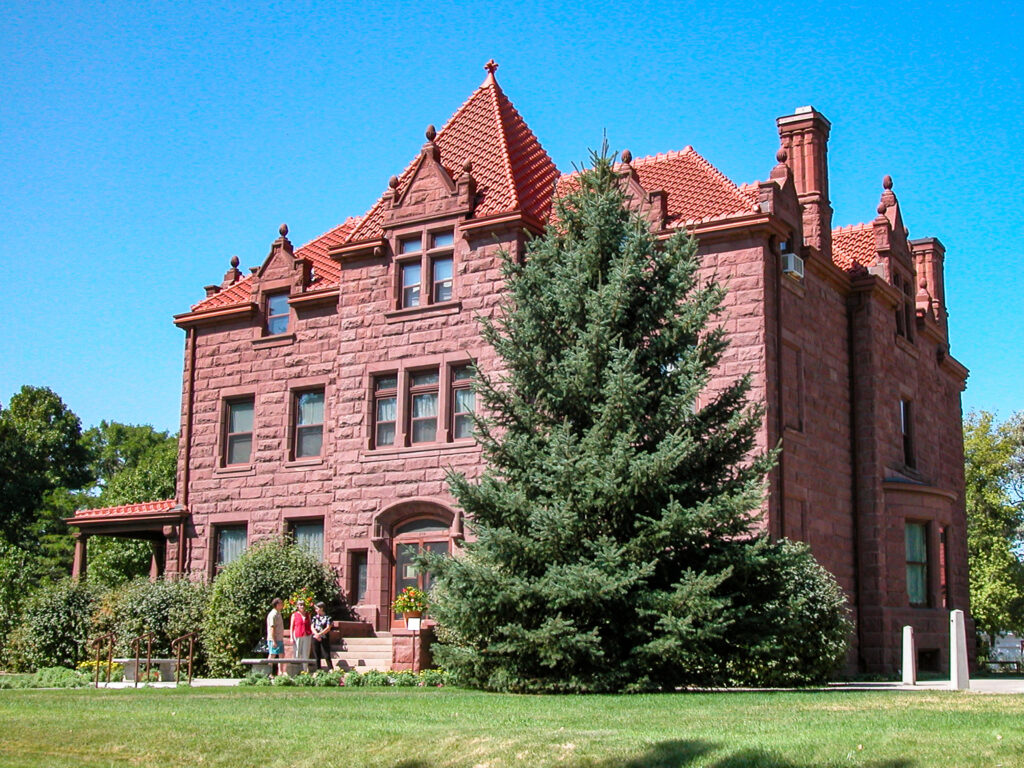 The 5 Most Haunted Places In Montana