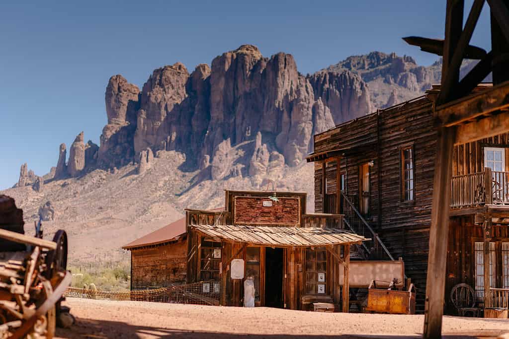 The Steepest Highway in Arizona Will Make Any Driver's Palms Sweat, 12 Responsibly-Driven Facts about Sitgreaves Pass