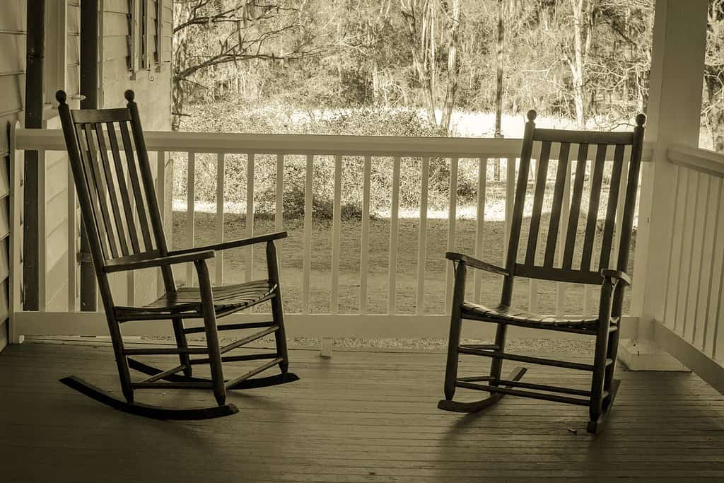 7 Signs You Are Not Taking Proper Care of Your Outdoor Furniture 