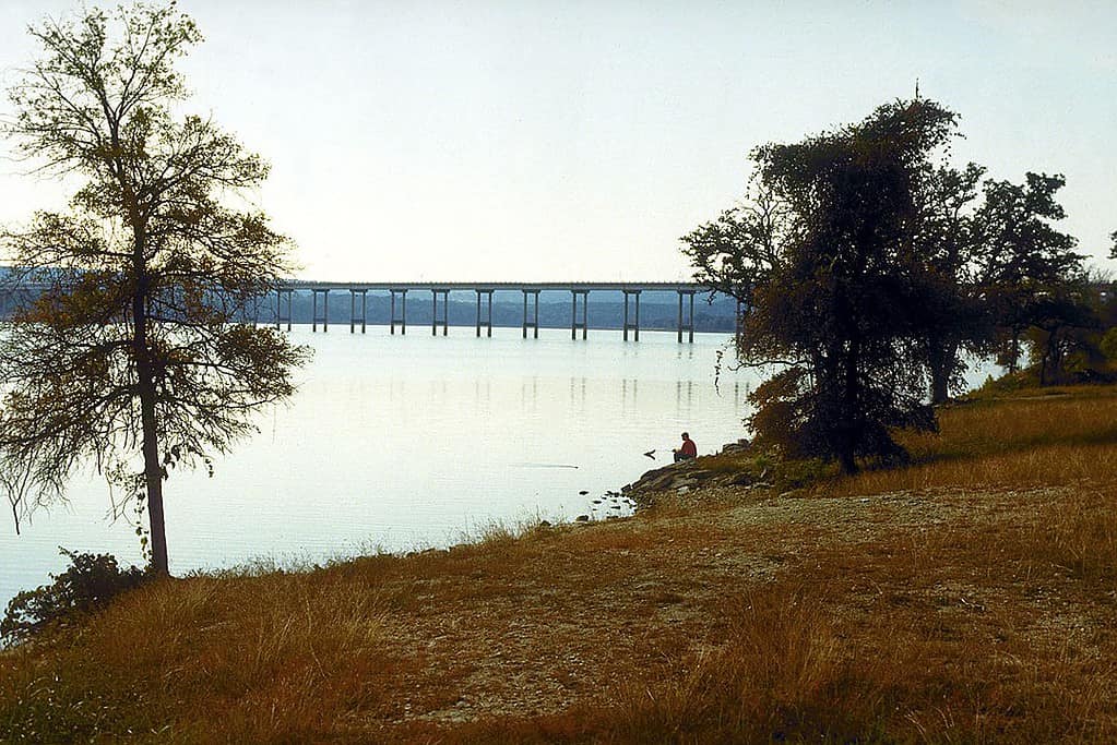 4 Remote Lakes in Texas to Fish and Swim