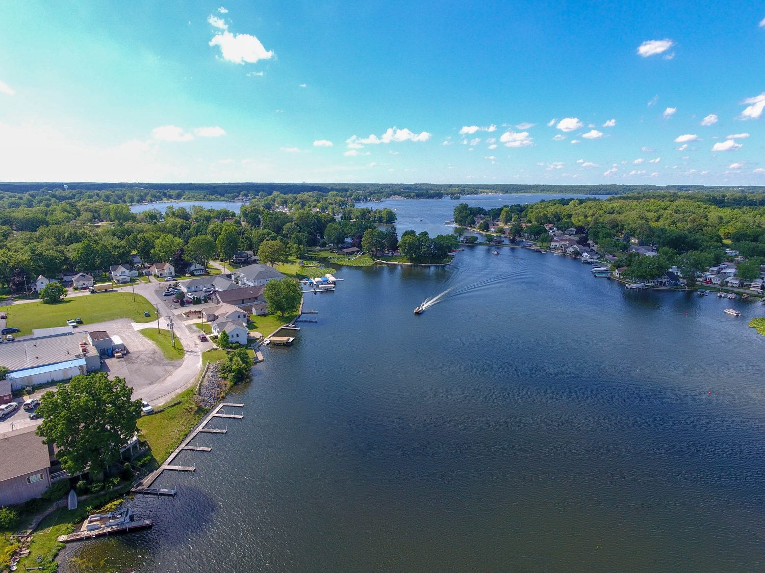 10 Lakes In Indiana That Completely Freeze Over in the Winter