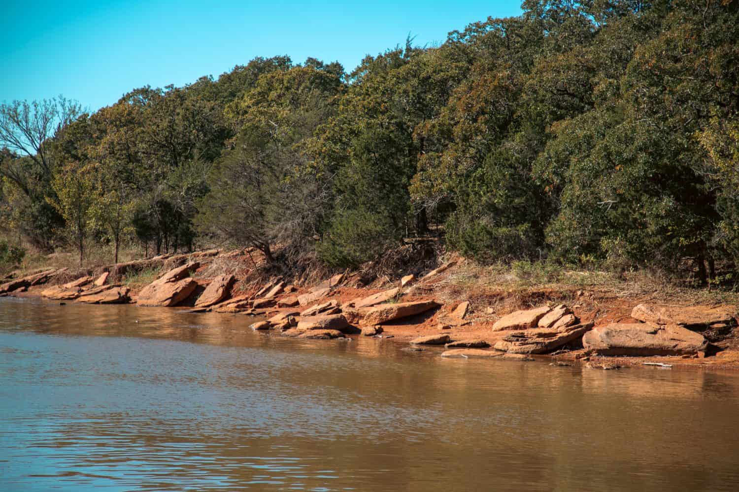 How Deep is Arcadia Lake and What Can Visitors Do There?