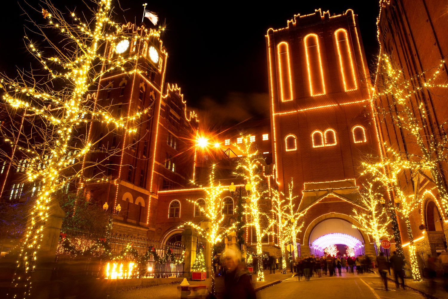 10 American Cities That Go All Out For Christmas