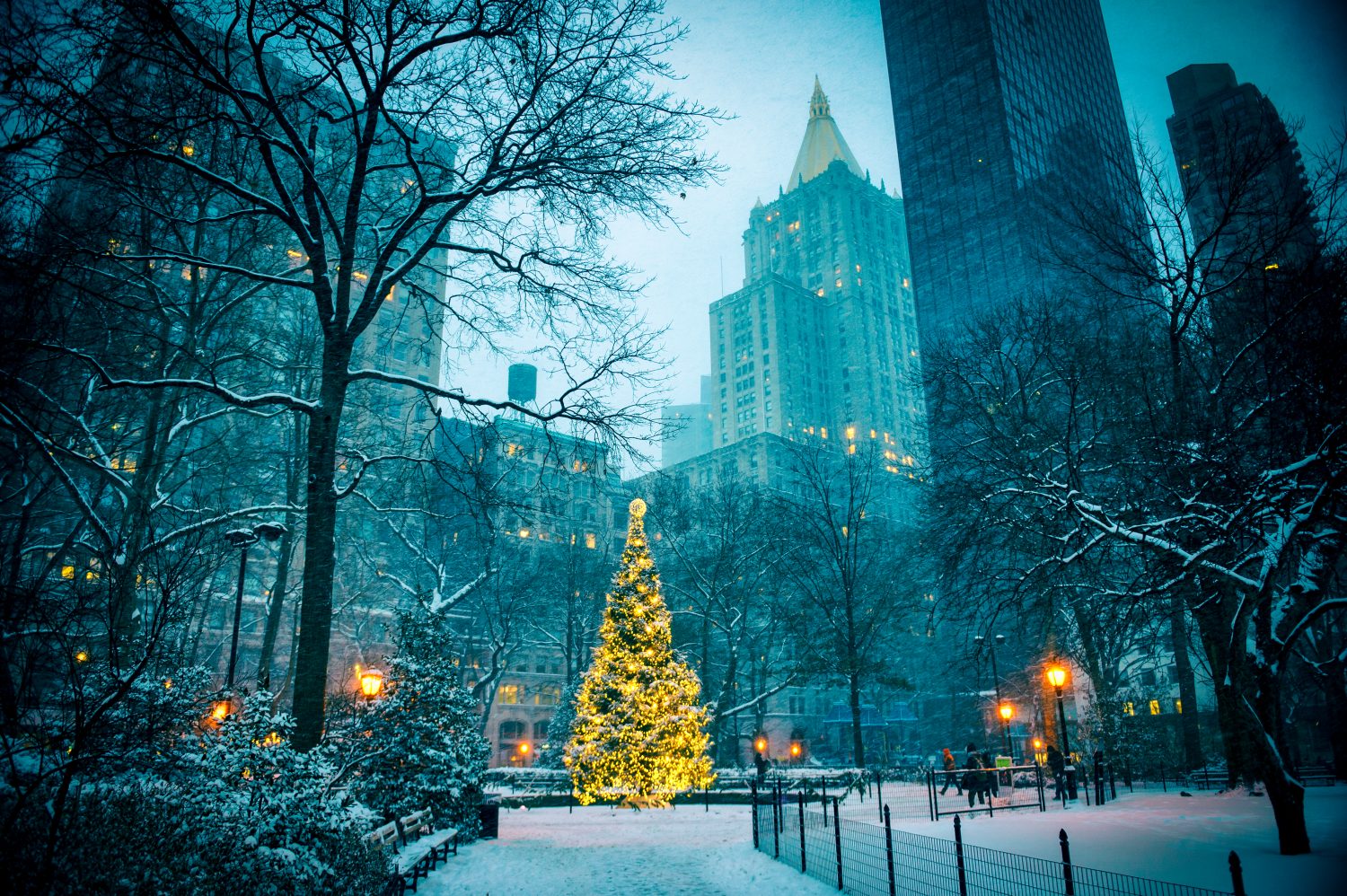 10 American Cities That Go All Out For Christmas