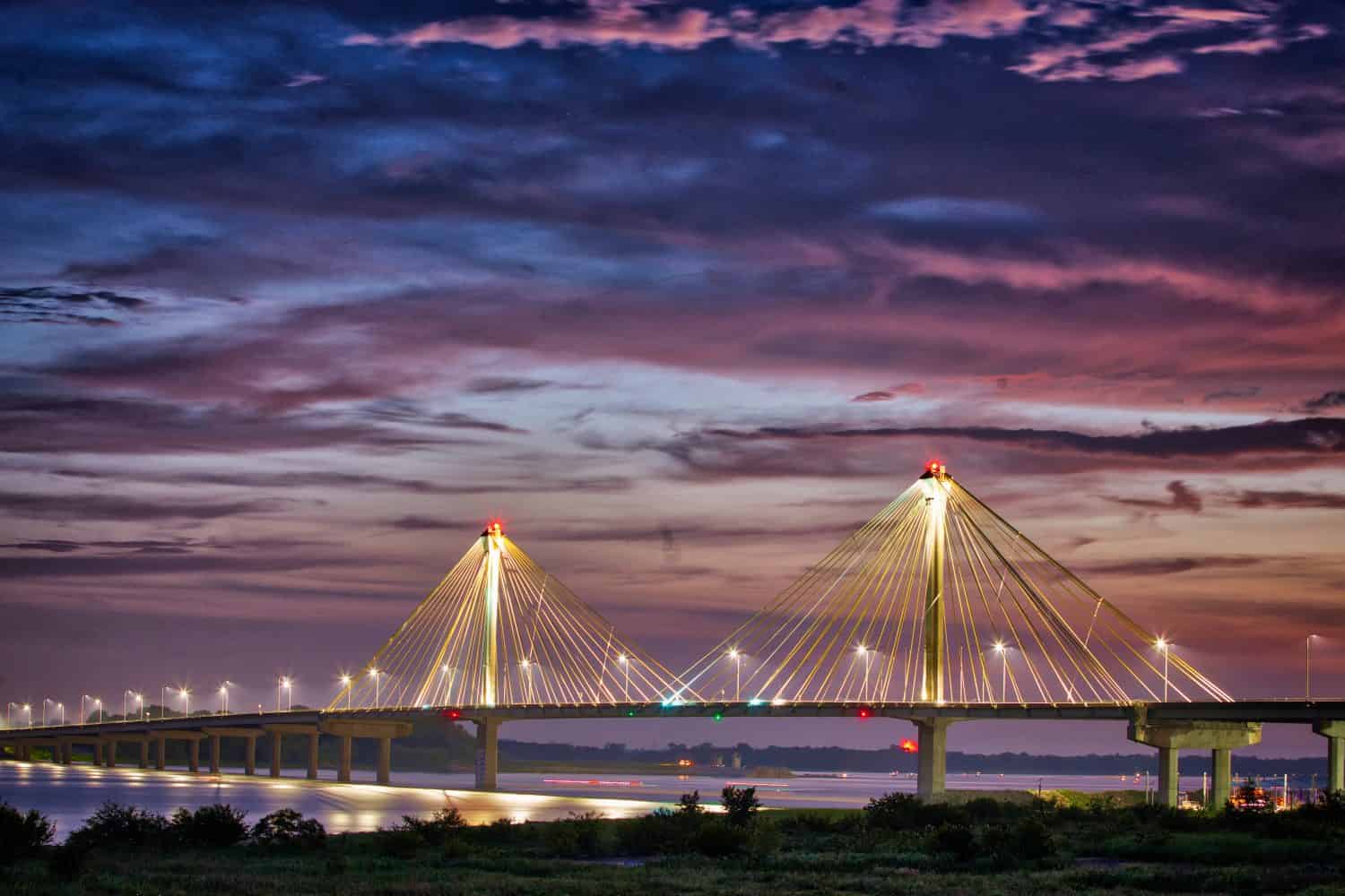 Discover the 15 Longest Bridges in Illinois