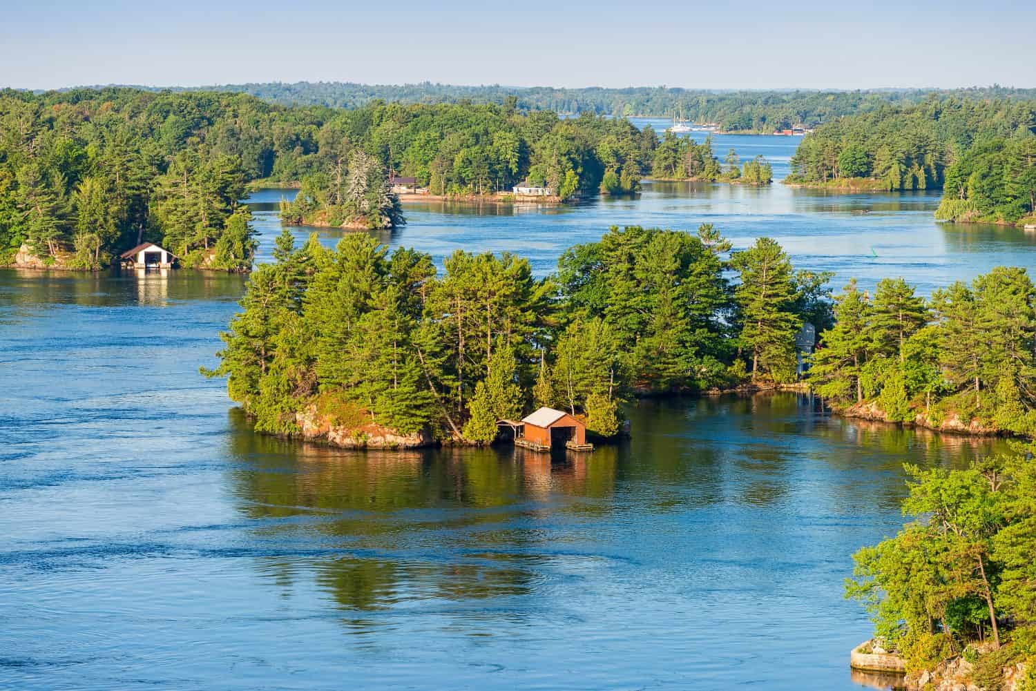 5 Lakes in Ontario that Completely Freeze Over in the Winter