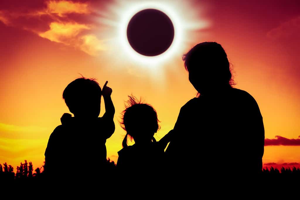 Dreaming of an Eclipse: Discover the Spiritual Meaning and Interpretation