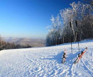 The 6 Top Reasons New York Is Home to the Best Skiing in the U.S.