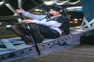 The COS of the Asashio in the game Azure Lane has a charming figure with black stockings and jade feet