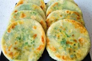 Two potatoes and half a pound of leeks, without waiting for the dough to rise or ferment, you can make a thin-skinned big pancake in just 15 minutes