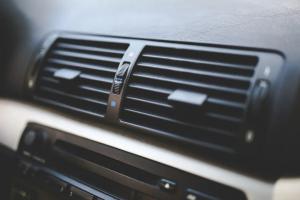 「開冷氣」用英語怎麼說?